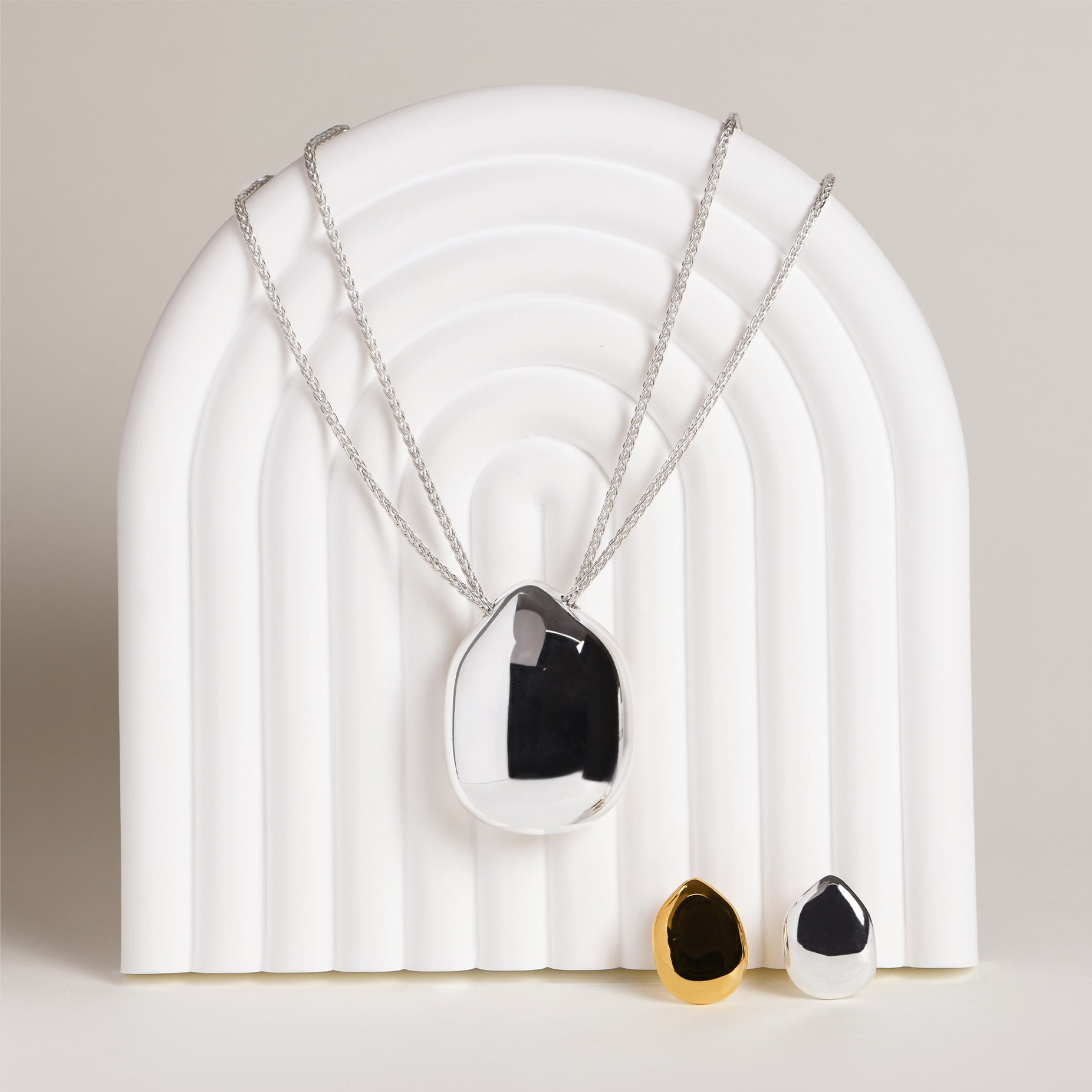 ALMA LARGE PENDANT