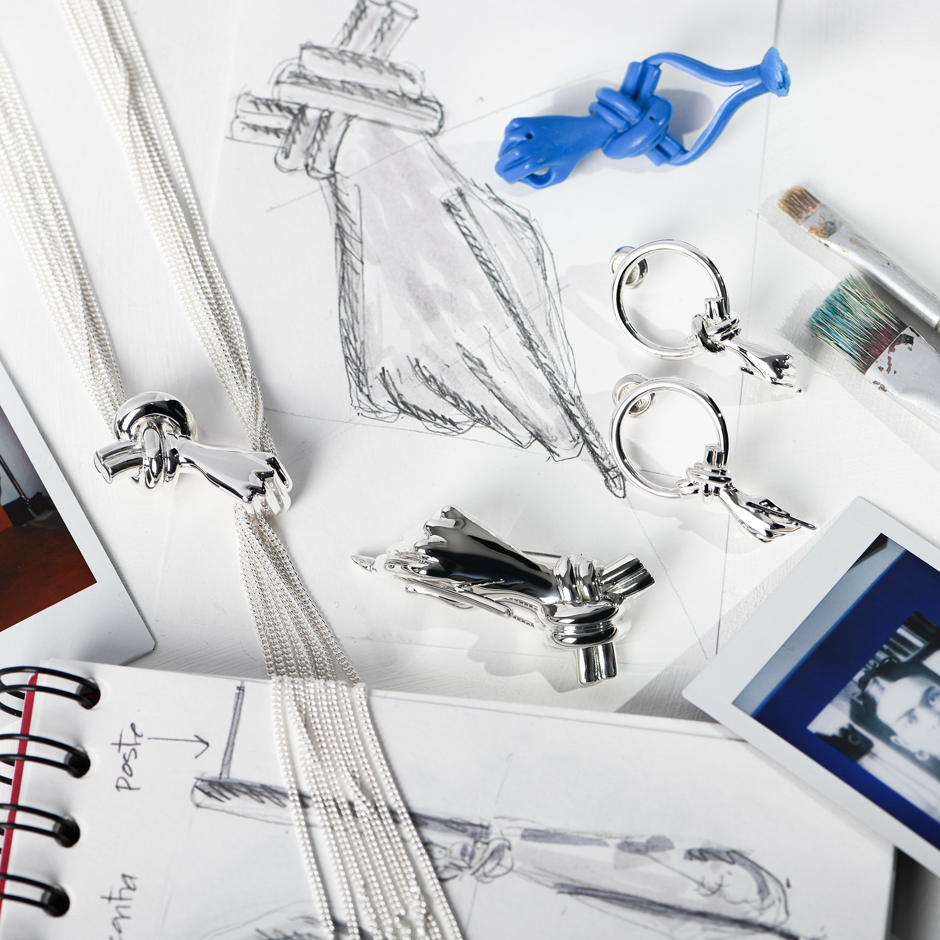 THE ARTIST'S HAND NECKLACE