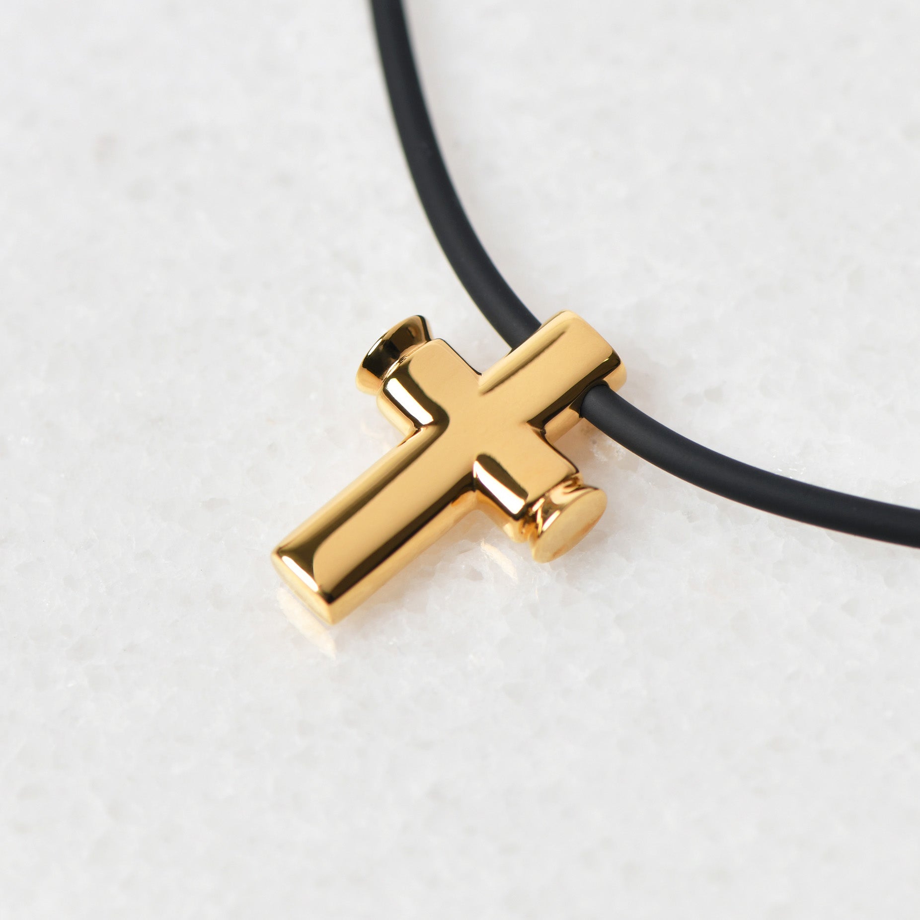 ÉPICO GOLD CROSS PENDANT