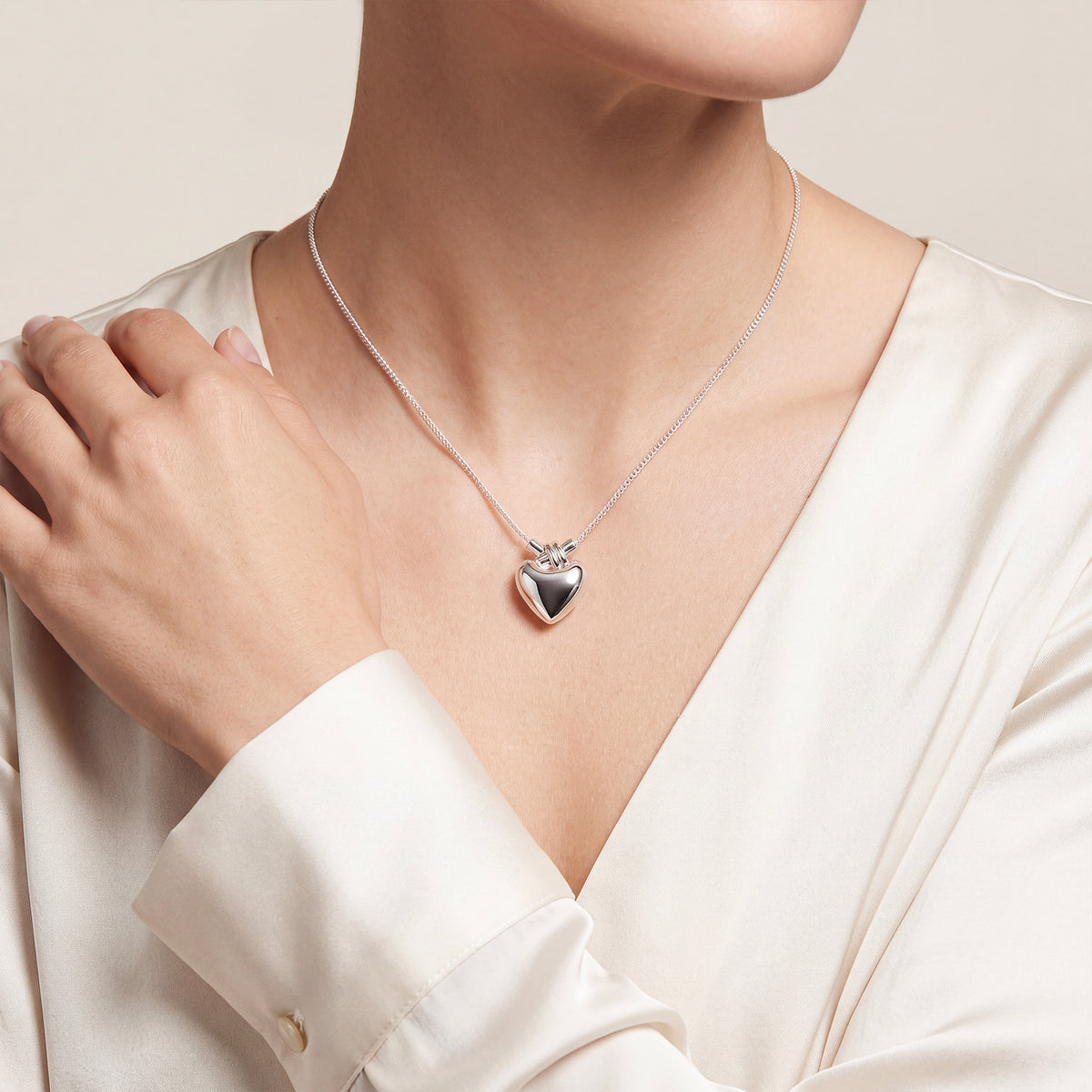 TIED HEART PENDANT