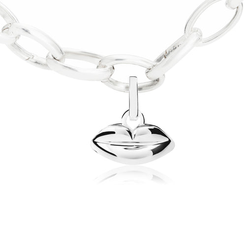 BÉSAME CHARM